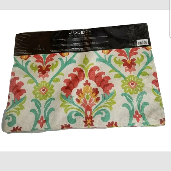 J QUEEN INDOOR OUTDOOR FLORAL PLACEMATS Set/4 - Picture 3 of 4